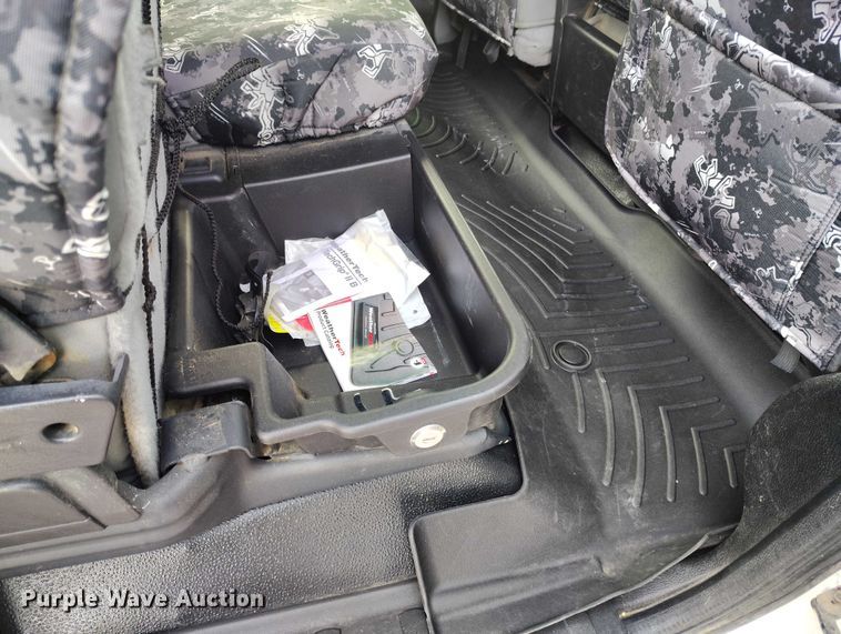 image for item DT0919 2012 Ford F350 Super Duty  Crew Cab flatbed pickup truck