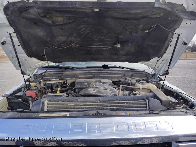 image for item DT0919 2012 Ford F350 Super Duty  Crew Cab flatbed pickup truck