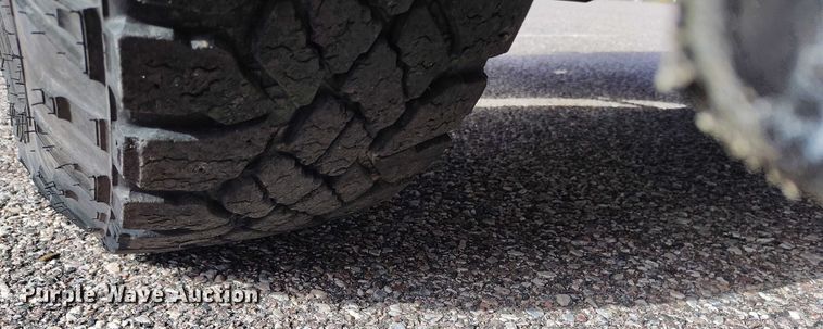 image for item DT0919 2012 Ford F350 Super Duty  Crew Cab flatbed pickup truck