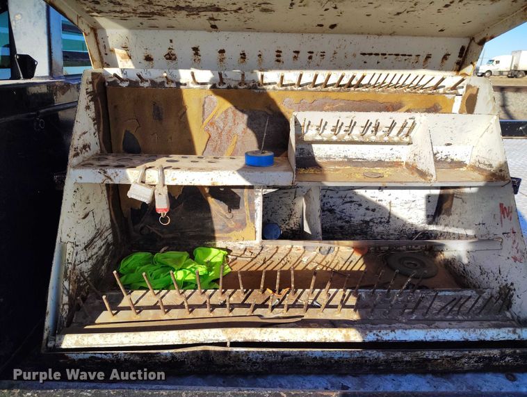 image for item DT0929 2012 GMC Sierra 3500HD SLE bale bed pickup truck