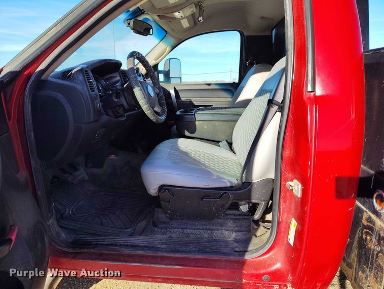 image for item DT0929 2012 GMC Sierra 3500HD SLE bale bed pickup truck