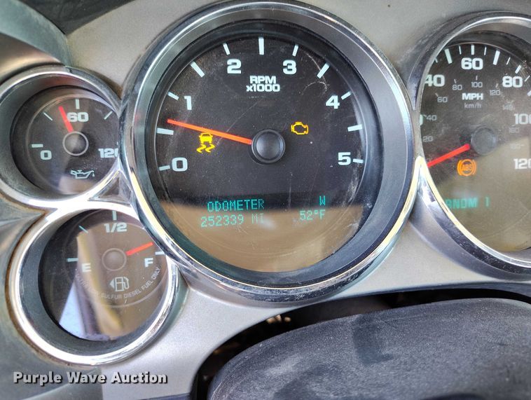 image for item DT0929 2012 GMC Sierra 3500HD SLE bale bed pickup truck