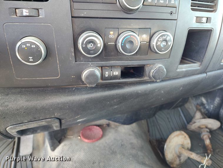 image for item DT0929 2012 GMC Sierra 3500HD SLE bale bed pickup truck