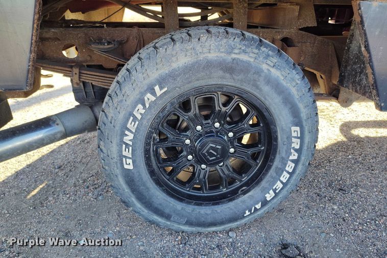 image for item DT0929 2012 GMC Sierra 3500HD SLE bale bed pickup truck