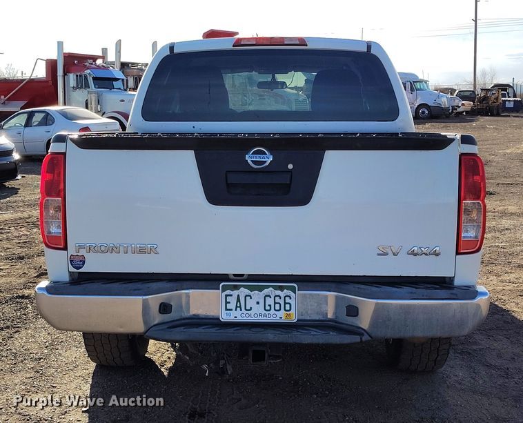 image for item DT0948 2016 Nissan Frontier Crew Cab pickup truck