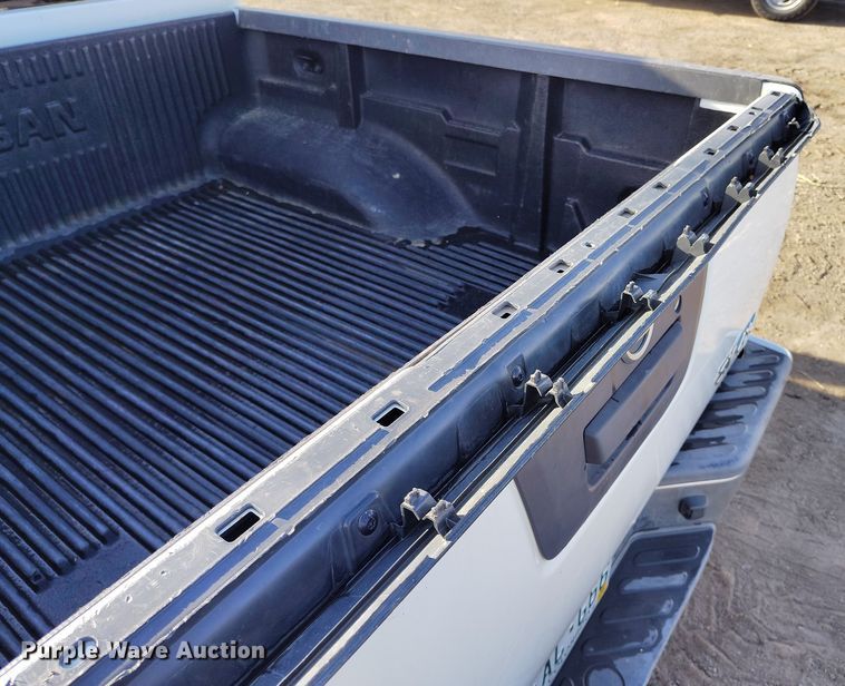 image for item DT0948 2016 Nissan Frontier Crew Cab pickup truck