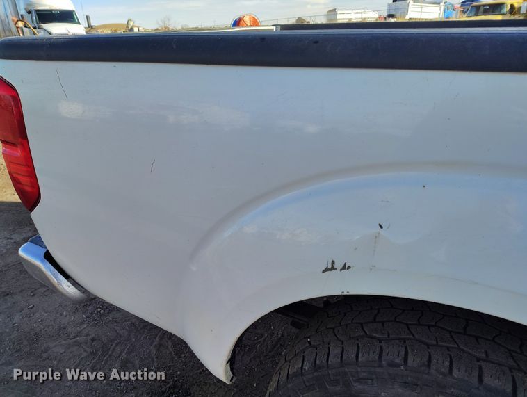 image for item DT0948 2016 Nissan Frontier Crew Cab pickup truck