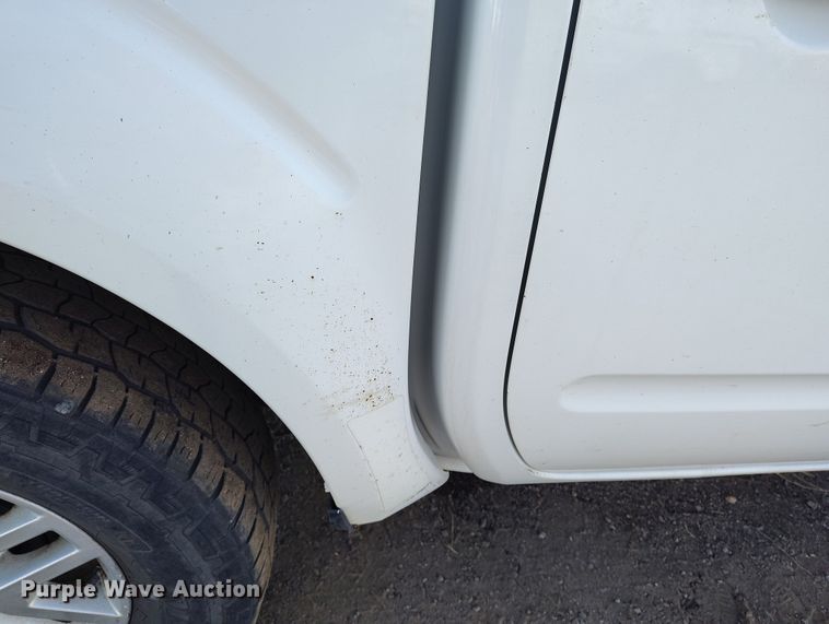 image for item DT0948 2016 Nissan Frontier Crew Cab pickup truck