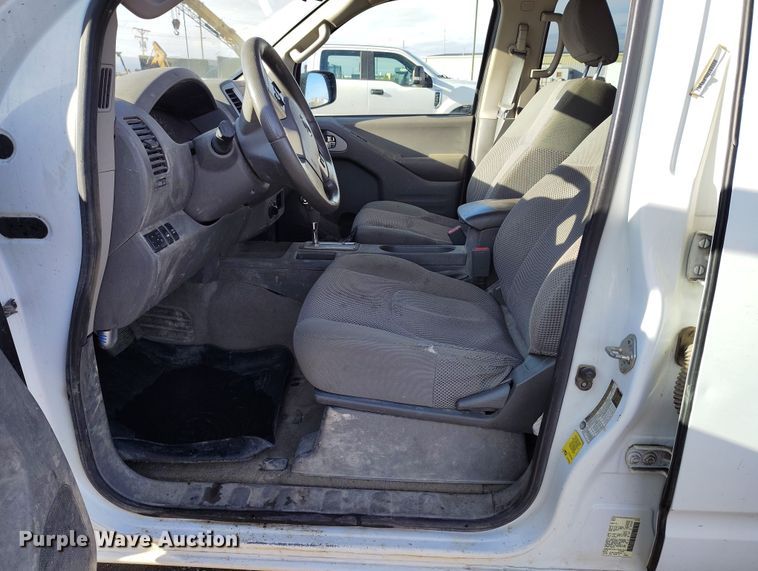 image for item DT0948 2016 Nissan Frontier Crew Cab pickup truck