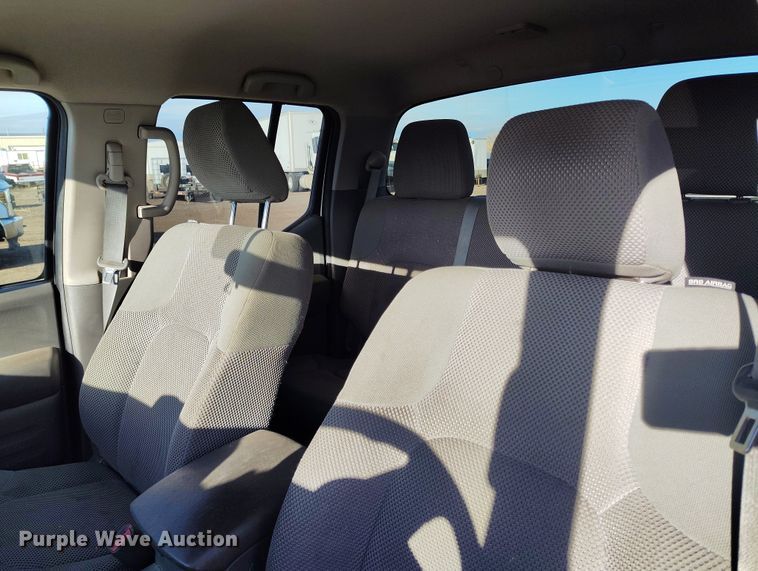 image for item DT0948 2016 Nissan Frontier Crew Cab pickup truck