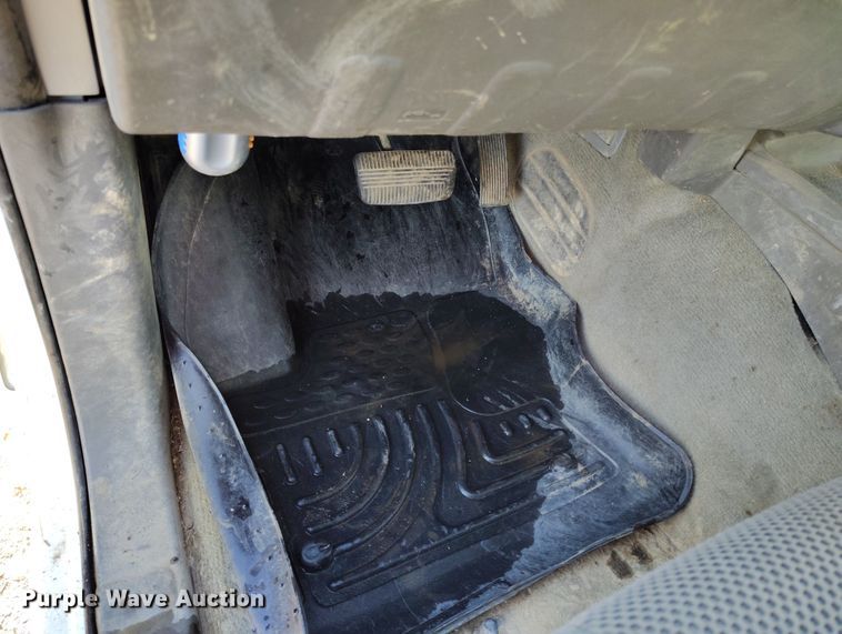 image for item DT0948 2016 Nissan Frontier Crew Cab pickup truck