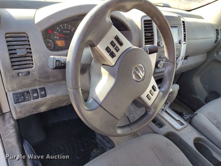 image for item DT0948 2016 Nissan Frontier Crew Cab pickup truck