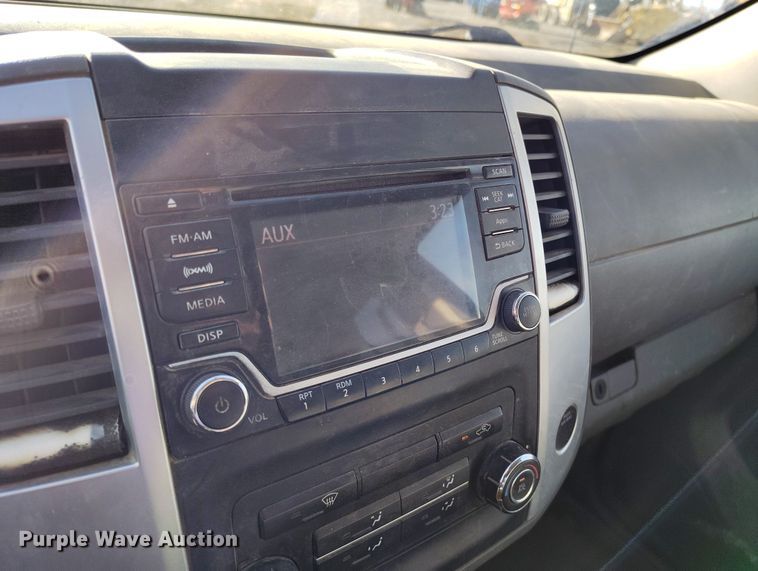 image for item DT0948 2016 Nissan Frontier Crew Cab pickup truck