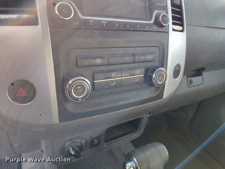 image for item DT0948 2016 Nissan Frontier Crew Cab pickup truck