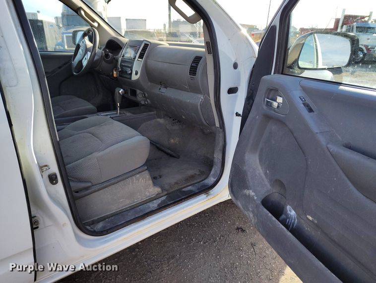 image for item DT0948 2016 Nissan Frontier Crew Cab pickup truck