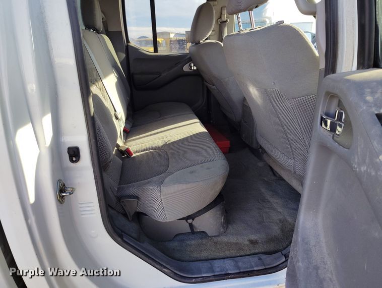 image for item DT0948 2016 Nissan Frontier Crew Cab pickup truck