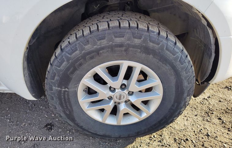 image for item DT0948 2016 Nissan Frontier Crew Cab pickup truck