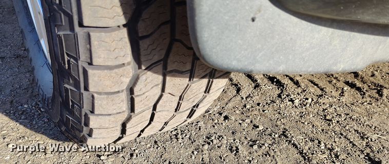 image for item DT0948 2016 Nissan Frontier Crew Cab pickup truck