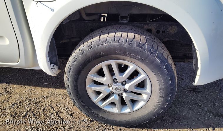 image for item DT0948 2016 Nissan Frontier Crew Cab pickup truck