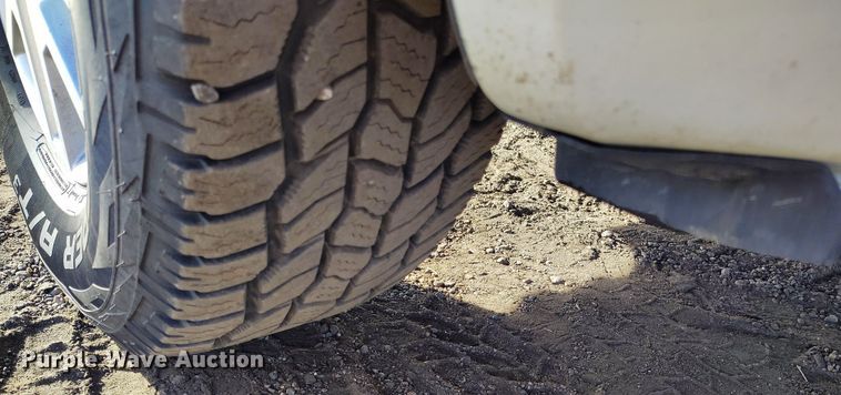 image for item DT0948 2016 Nissan Frontier Crew Cab pickup truck