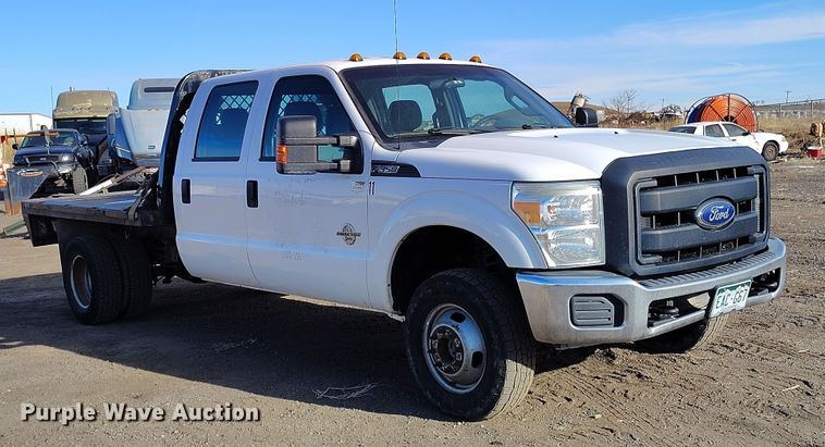 image for item DT0949 2016 Ford F350 Super Duty  Crew Cab flatbed pickup truck