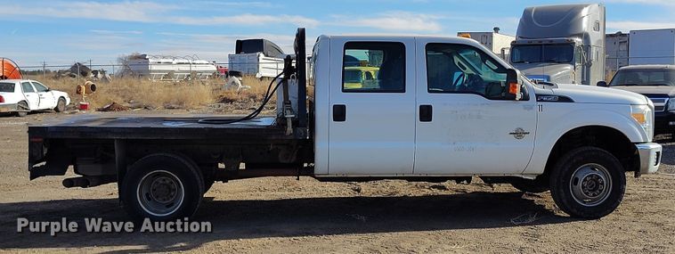 image for item DT0949 2016 Ford F350 Super Duty  Crew Cab flatbed pickup truck