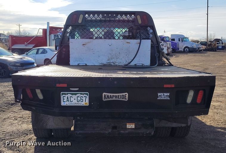 image for item DT0949 2016 Ford F350 Super Duty  Crew Cab flatbed pickup truck