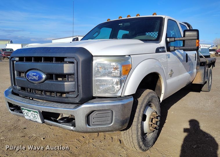 image for item DT0949 2016 Ford F350 Super Duty  Crew Cab flatbed pickup truck