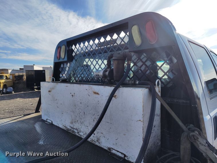 image for item DT0949 2016 Ford F350 Super Duty  Crew Cab flatbed pickup truck