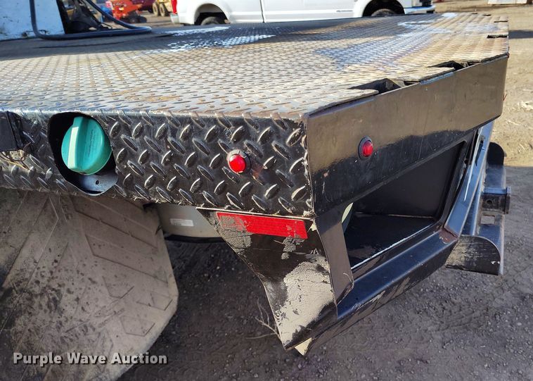 image for item DT0949 2016 Ford F350 Super Duty  Crew Cab flatbed pickup truck