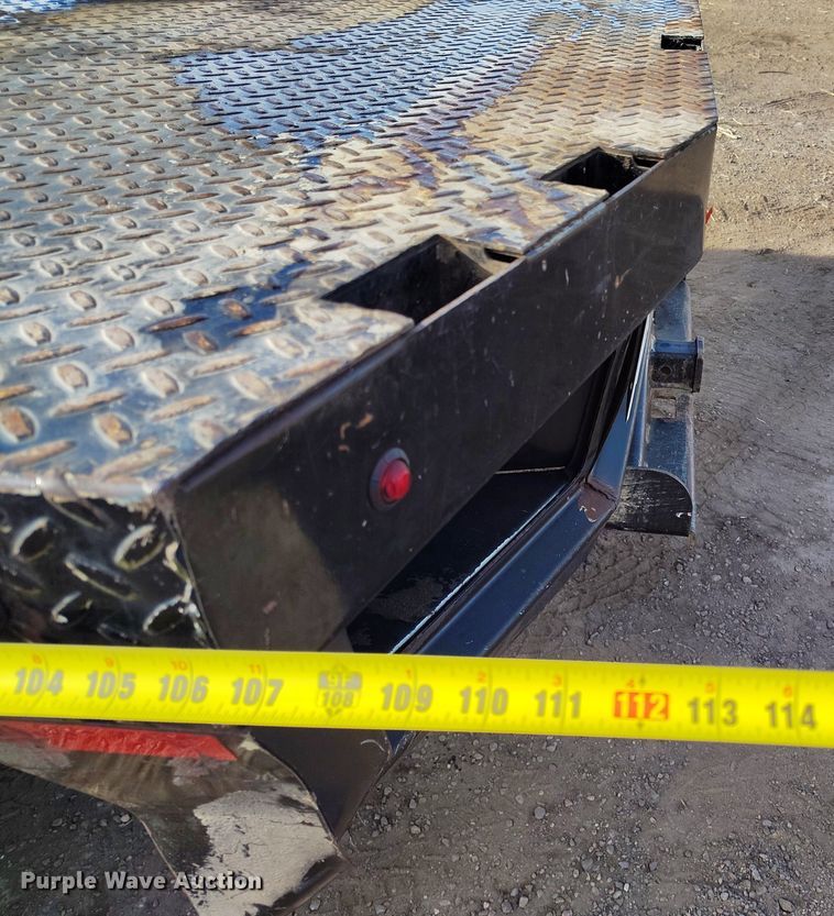 image for item DT0949 2016 Ford F350 Super Duty  Crew Cab flatbed pickup truck