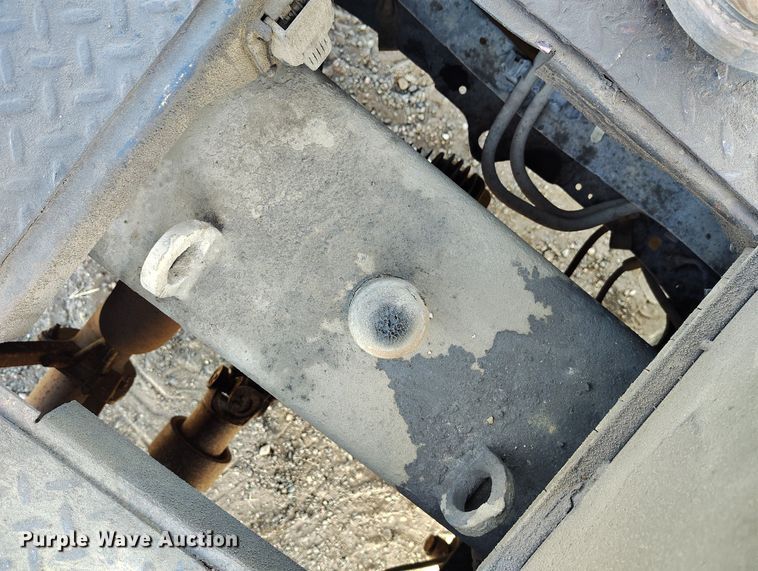 image for item DT0949 2016 Ford F350 Super Duty  Crew Cab flatbed pickup truck