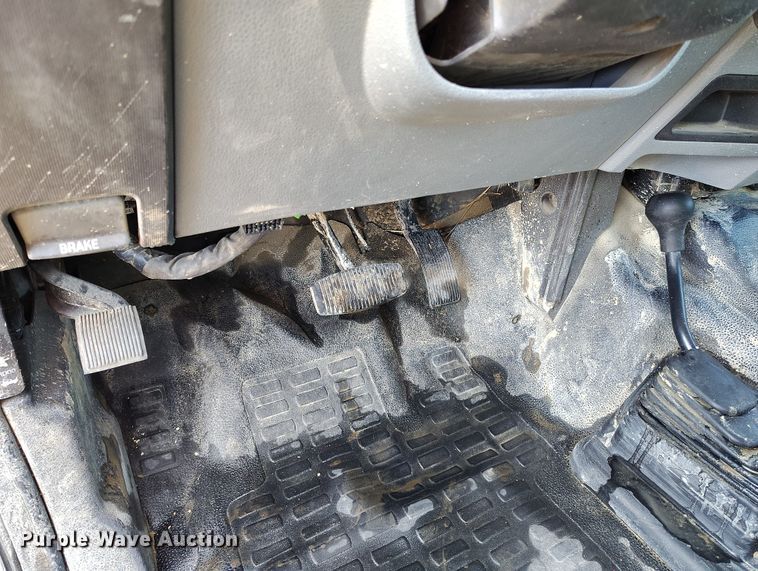 image for item DT0949 2016 Ford F350 Super Duty  Crew Cab flatbed pickup truck