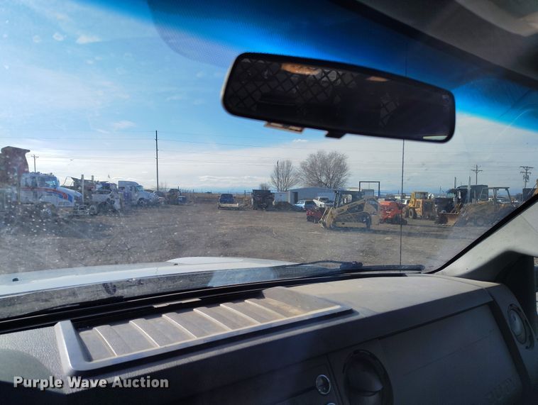 image for item DT0949 2016 Ford F350 Super Duty  Crew Cab flatbed pickup truck