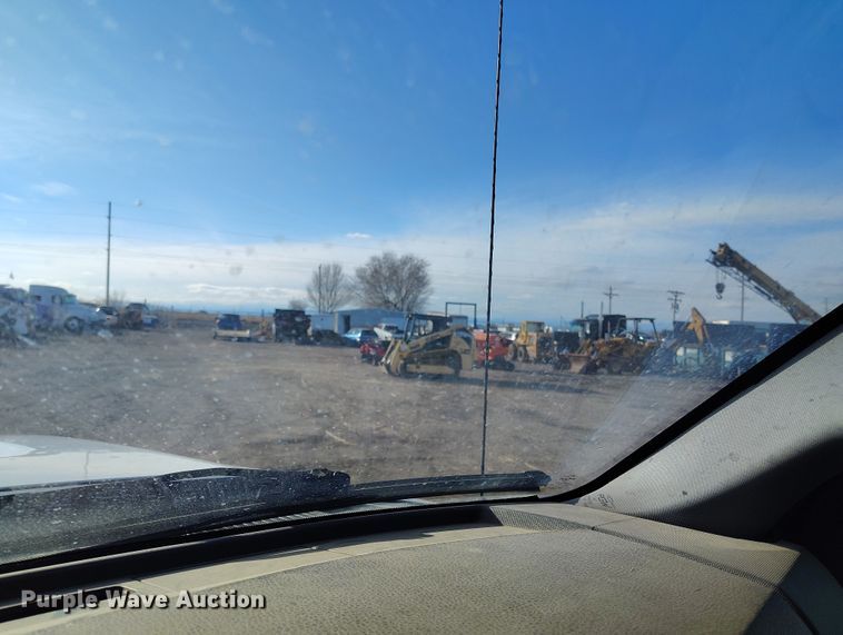 image for item DT0949 2016 Ford F350 Super Duty  Crew Cab flatbed pickup truck