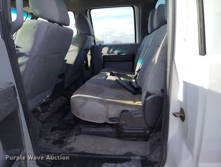 image for item DT0949 2016 Ford F350 Super Duty  Crew Cab flatbed pickup truck