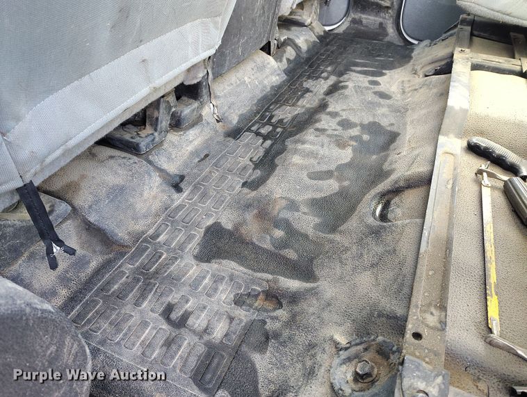 image for item DT0949 2016 Ford F350 Super Duty  Crew Cab flatbed pickup truck