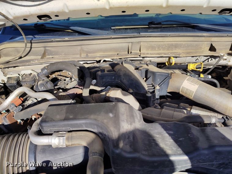 image for item DT0949 2016 Ford F350 Super Duty  Crew Cab flatbed pickup truck