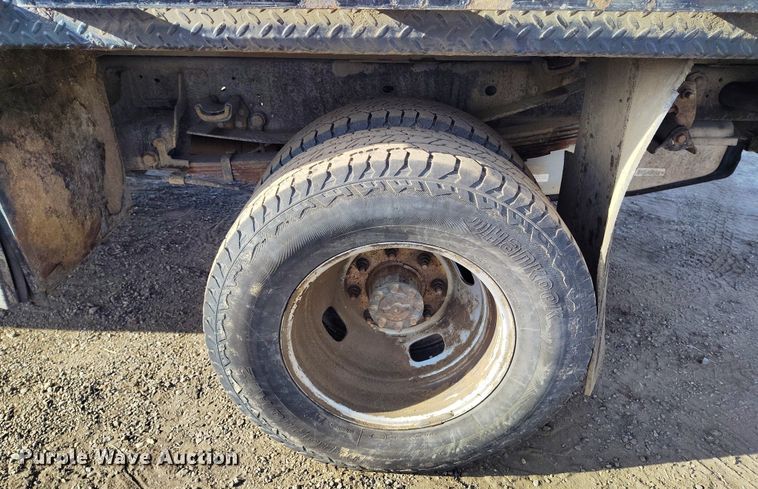 image for item DT0949 2016 Ford F350 Super Duty  Crew Cab flatbed pickup truck