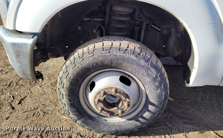 image for item DT0949 2016 Ford F350 Super Duty  Crew Cab flatbed pickup truck