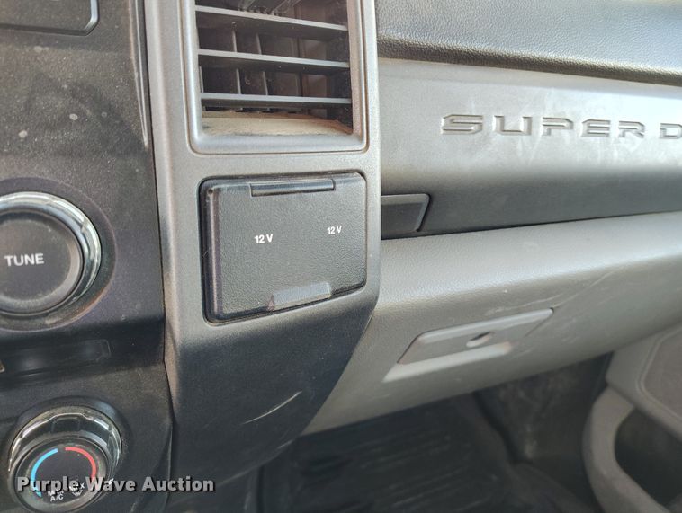 image for item DT0950 2018 Ford F350 Super Duty  Crew Cab pickup truck