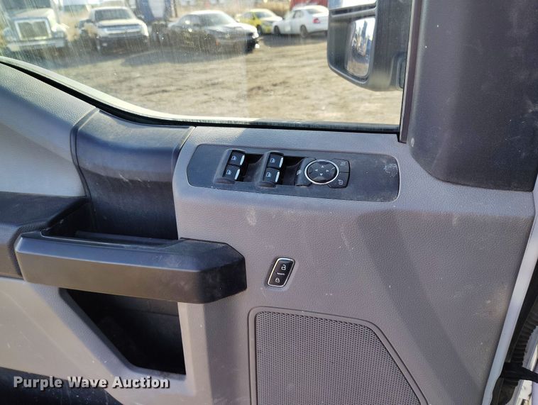 image for item DT0950 2018 Ford F350 Super Duty  Crew Cab pickup truck