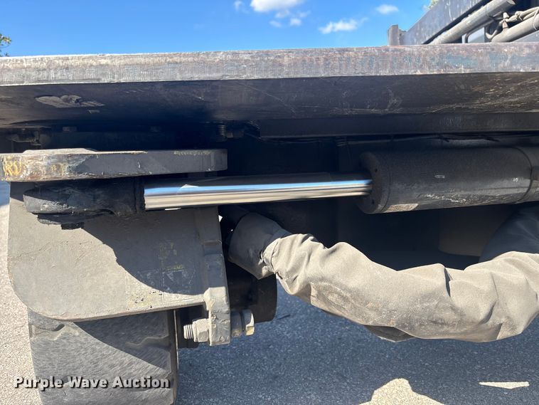 image for item DU0379 2016 CombiLift C8000 forklift