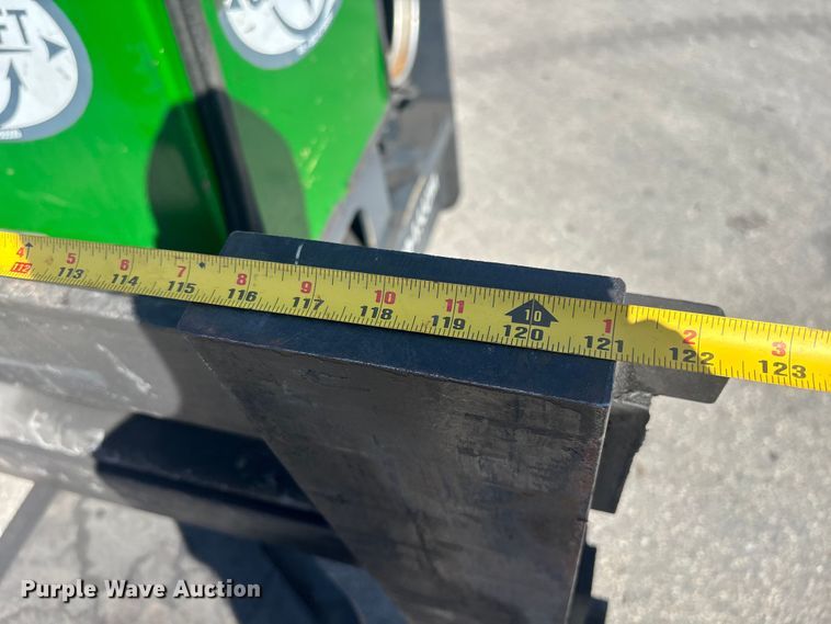 image for item DU0379 2016 CombiLift C8000 forklift