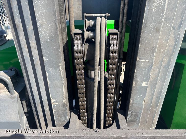 image for item DU0379 2016 CombiLift C8000 forklift