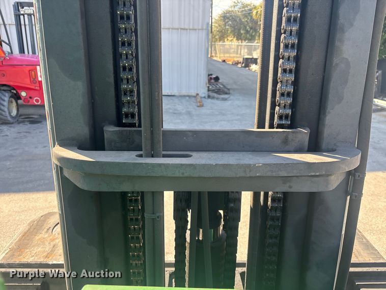 image for item DU0379 2016 CombiLift C8000 forklift