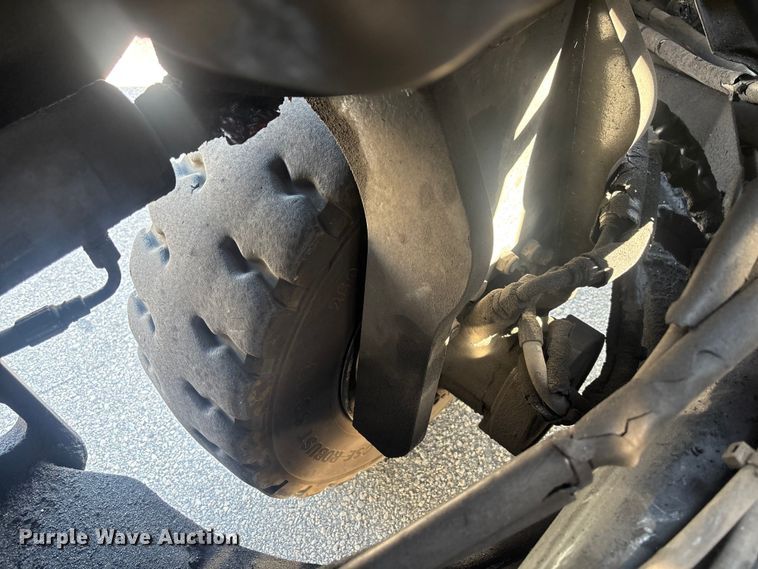 image for item DU0379 2016 CombiLift C8000 forklift