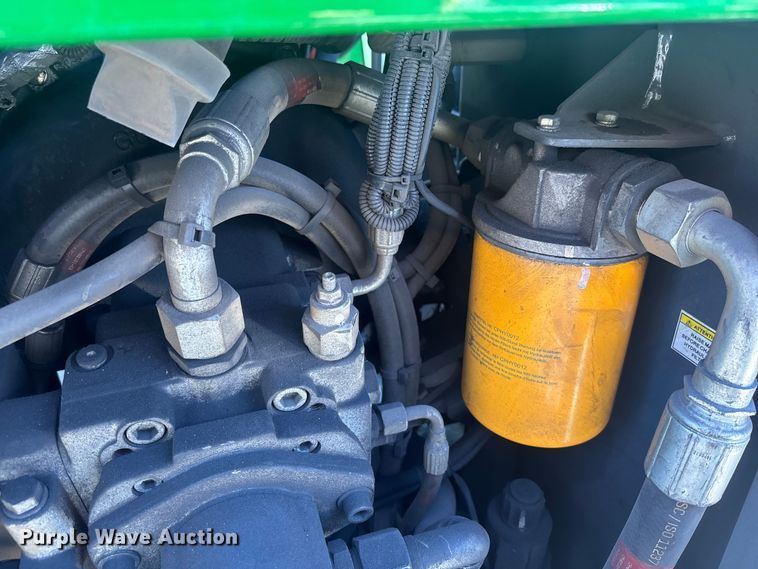 image for item DU0379 2016 CombiLift C8000 forklift