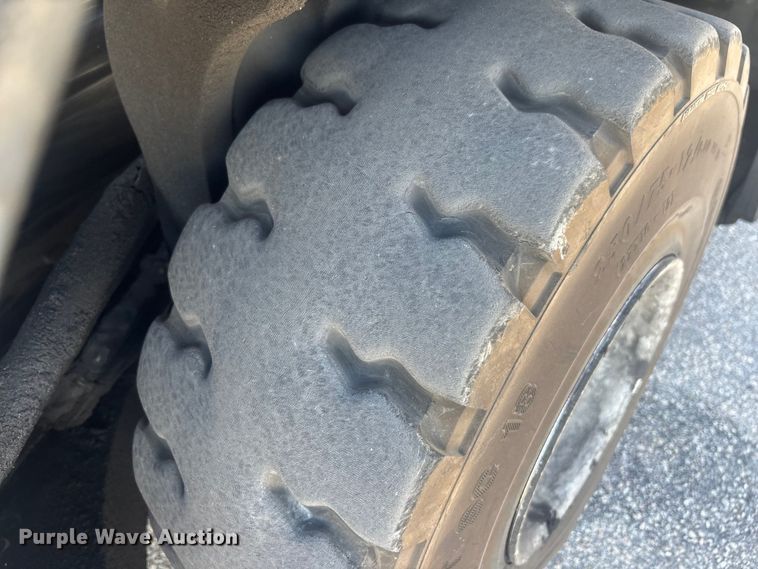 image for item DU0379 2016 CombiLift C8000 forklift