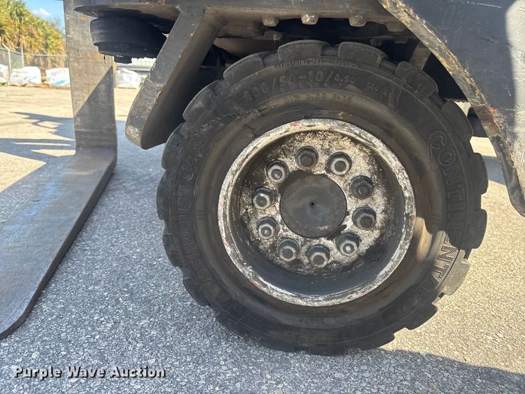 image for item DU0379 2016 CombiLift C8000 forklift